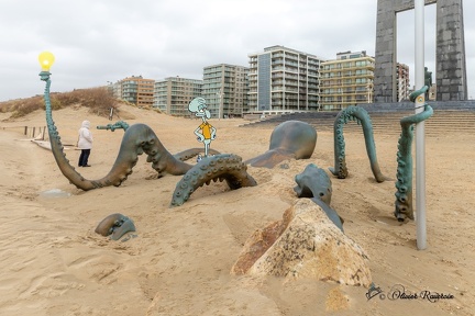 Monde Parallele De-Panne Le-cephalopode-echoue